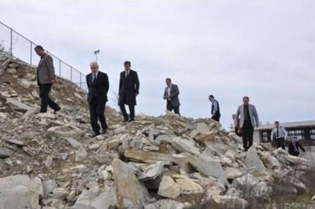 Yaşar Yakış, Başkan Adayı Yemenici İle &Uuml;niversite İnşaatında İncelemelerde Bulundu