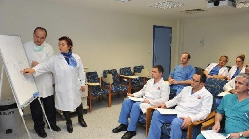 Eğitimlerini Tamamlayan Kosovalı Doktorlar Sertifikalarını Aldı