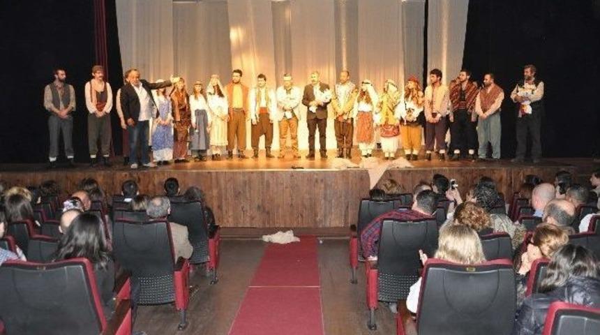 Gen&ccedil; Tiyatrocuların Başarısı