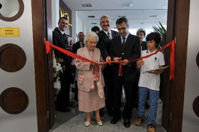 Mersin’de 96’lk Vali Eşi Kendi Tasarımı Kıyafetleri Sergiledi