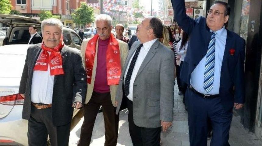 Başkan &Ouml;zcan Akdeniz'de Vatandaşla Buluştu