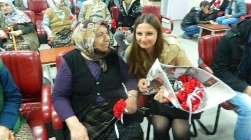 Üniversite Öğrencilerinden Huzurevine Ziyaret