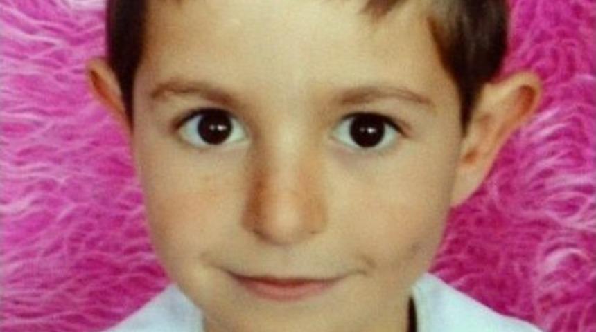 (&ouml;zel Haber) Top Oynayan &Ccedil;ocuk, Okulun Foseptik &Ccedil;ukurunda Hayatını Kaybetti