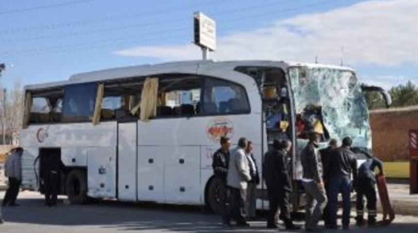 Kırşehir&rsquo;de Otob&uuml;s Yan Yattı: 21 Yaralı