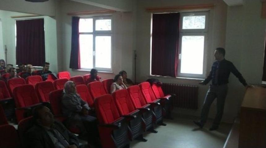 &Ouml;ğretmenlere Bilin&ccedil;li İnternet Kullanma Eğitimi