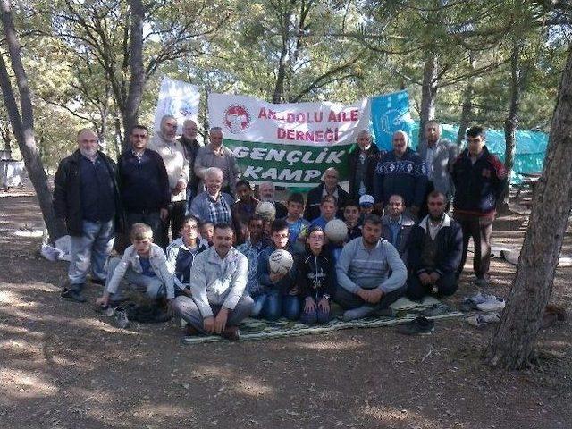 Kütahya'da 'anadolu Çini Ve Gençlik Futbol Takımı' Kuruldu