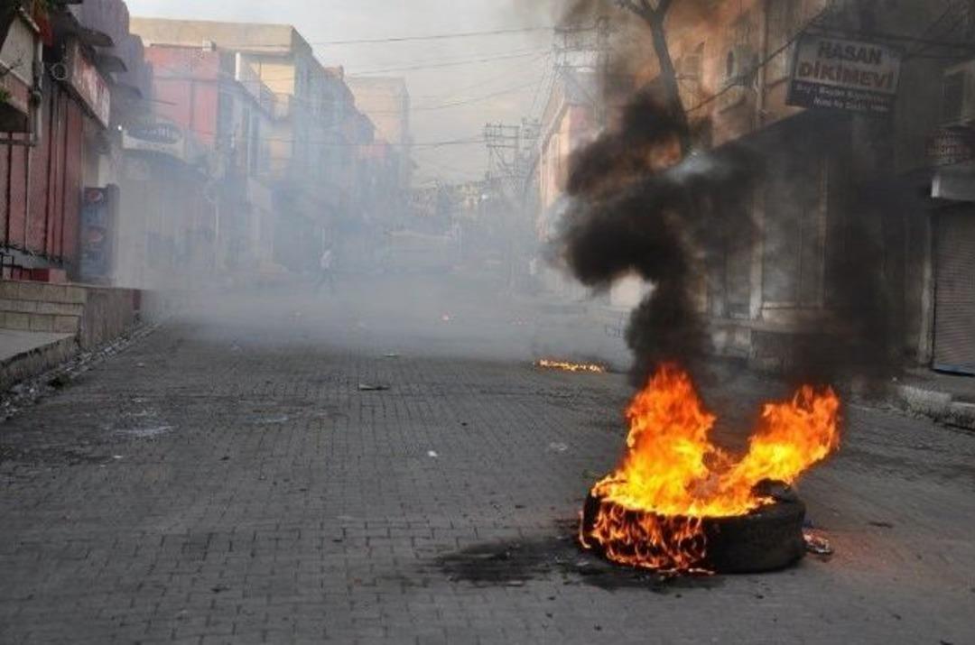 Silopi&rsquo;de Bek&ccedil;inin Aracına Molotoflu Atıldı