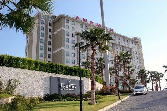 Arınç, İskenderun Anemon Otel’in Açılışını Yaptı