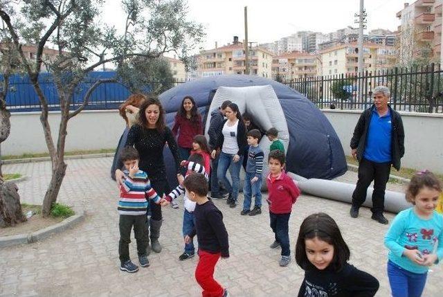 Öğrencilerin Uzay Çadırı Heyecanı