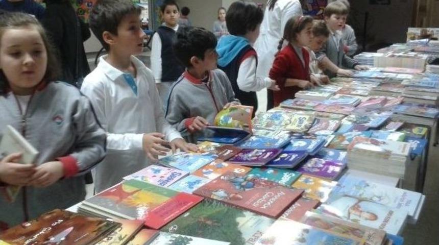 Yazar Nilay Yılmaz Bah&ccedil;eşehir Koleji&rsquo;nde