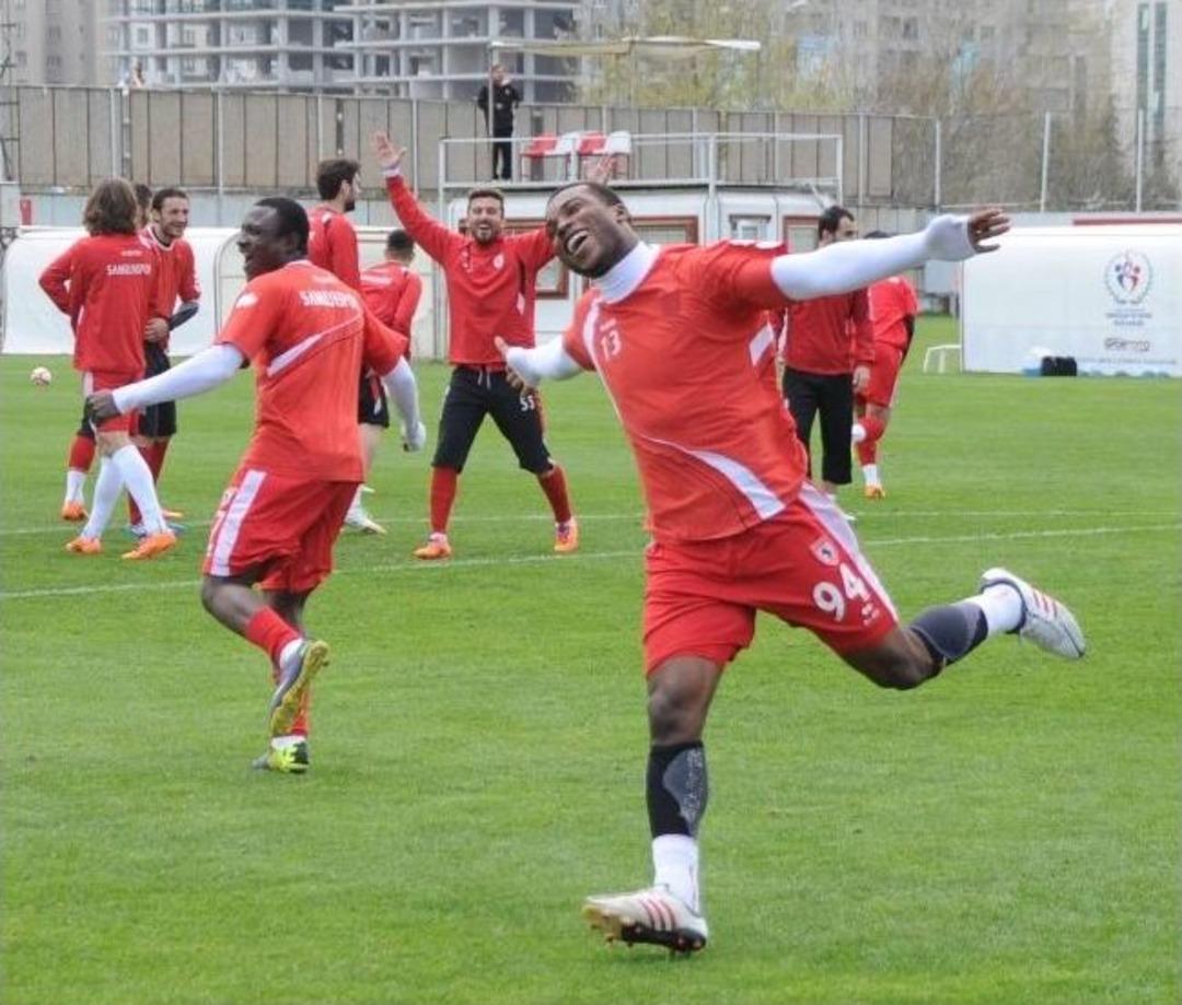 Samsunspor&rsquo;da Neşeler Yerinde