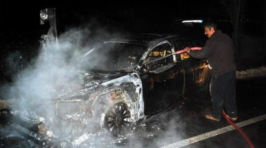 Seyir Halindeki Otomobil Aniden Alev Aldı