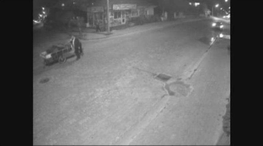 &Ccedil;elik Kasayı Tekerlekli El Arabası İle Taşıyarak &Ccedil;aldılar