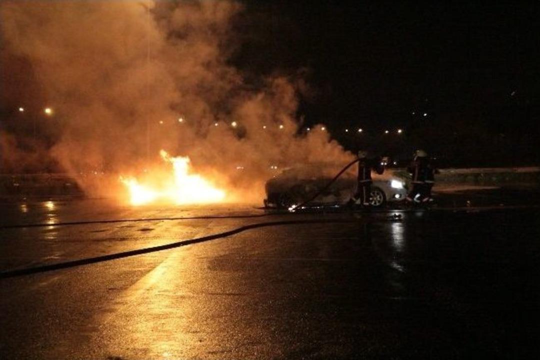 Mazot &Ccedil;alarken Ara&ccedil;ları Yaktılar