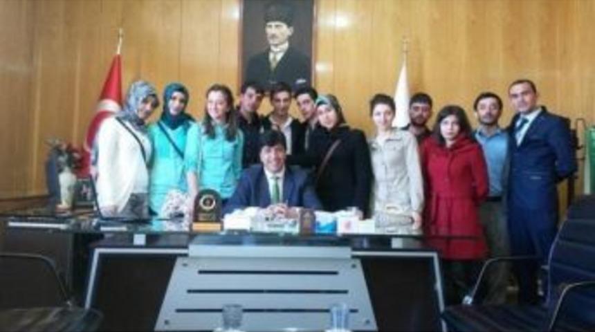 &Ouml;ğrencilerden Başkan Sertoğlu&rsquo;na Teşekk&uuml;r Ziyareti