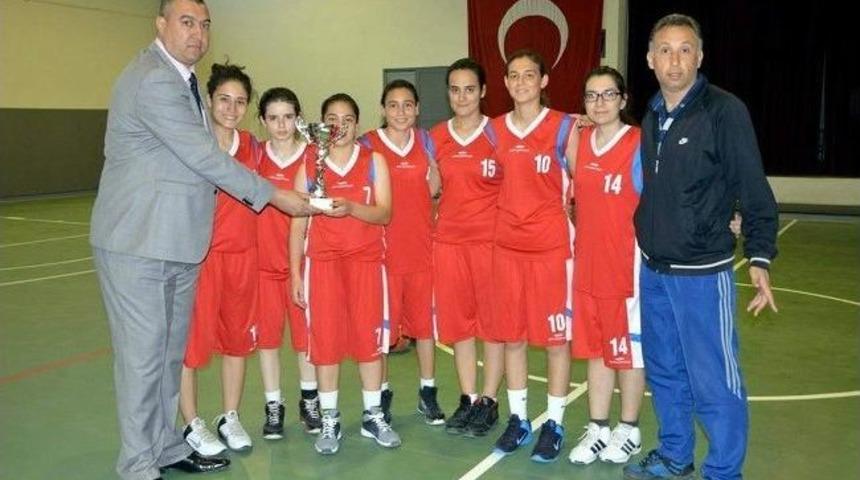 Gen&ccedil; Kızlarda Şampiyon İsabeyli Şırlanspor