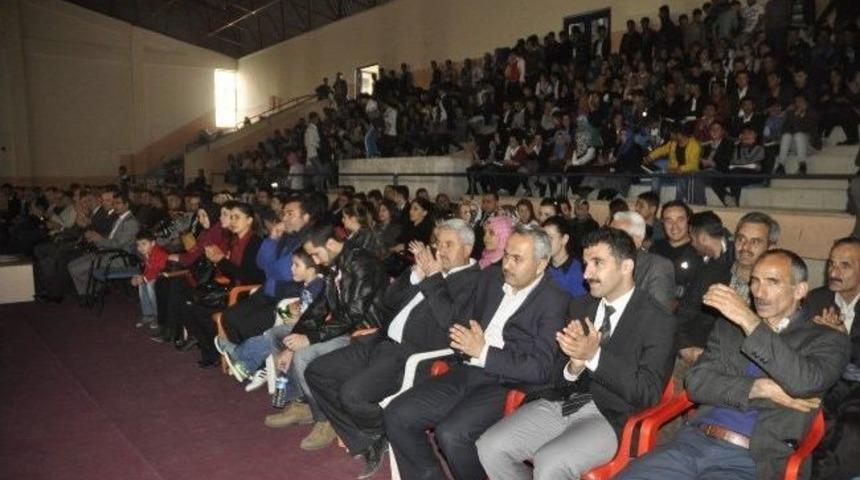 Şemdinli&rsquo;de Madde Bağımlılığı Konulu Tiyatro