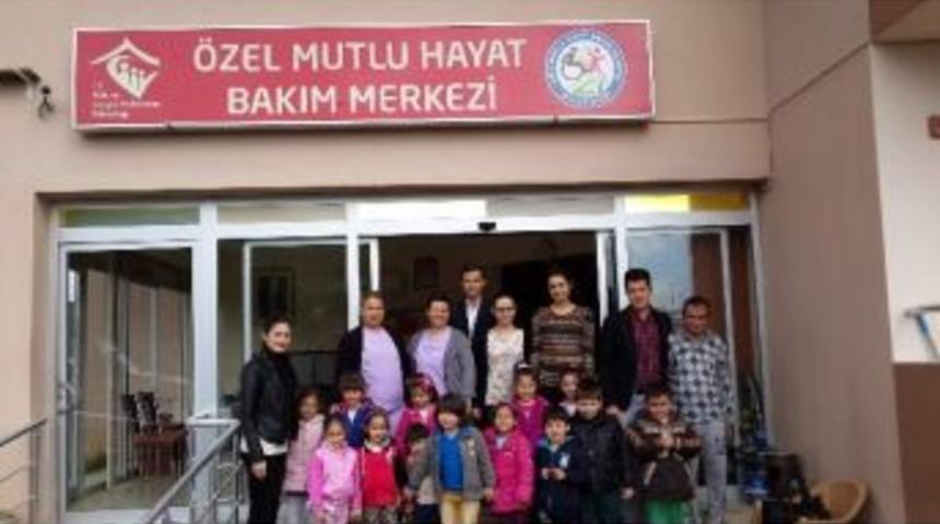Minikler Mutlu Hayat Bakım Evi Sakinlerini Unutmadı
