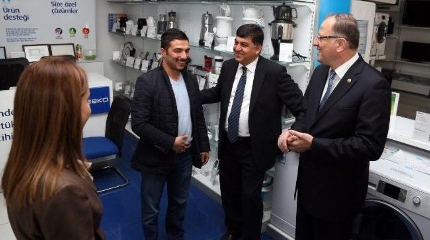 Milletvekilleri Ko&ccedil;er, Bakbak Ve Başkan Adayı Fadıloğlu Esnafı Gezdi