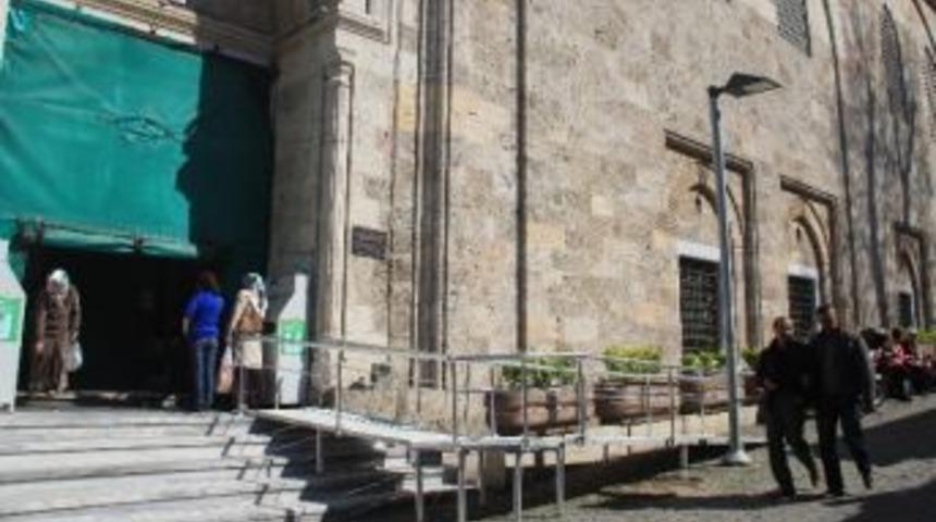 Ulucami'ye Engelli Rampası
