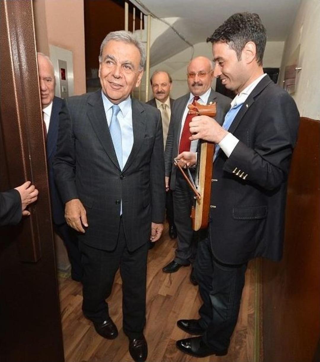 Kocaoğlu'nun Se&ccedil;im Turları Tamgaz S&uuml;r&uuml;yor