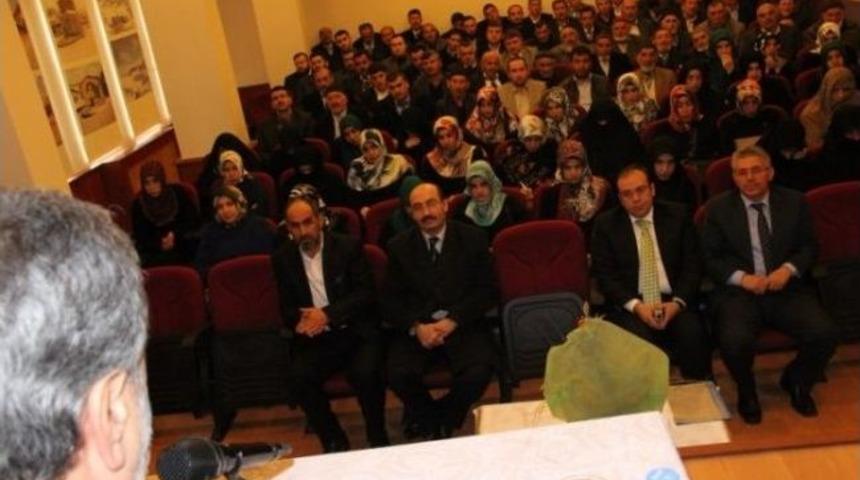 Müftü Çınar Narman’da Düzenlenen Konferansta Konuştu