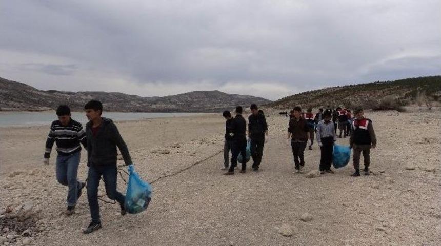 Altınapa Barajında Temizlik