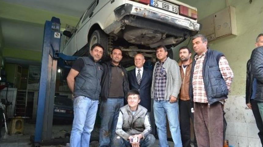 Ak Partili Başkan Adayı Esnafla Kucaklaştı