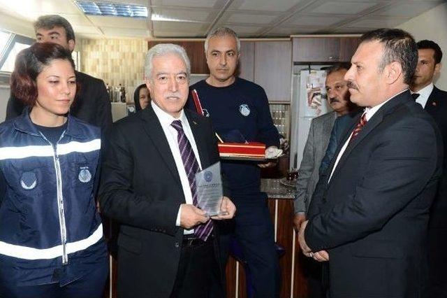 Aldırmaz Zabıta İle Kahvaltı Yaptı 1