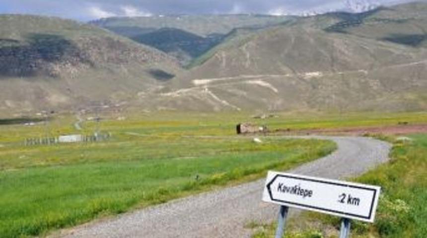 Iğdır&rsquo;da K&ouml;y Yollarının Trafik Y&ouml;n Levhaları Yenileniyor