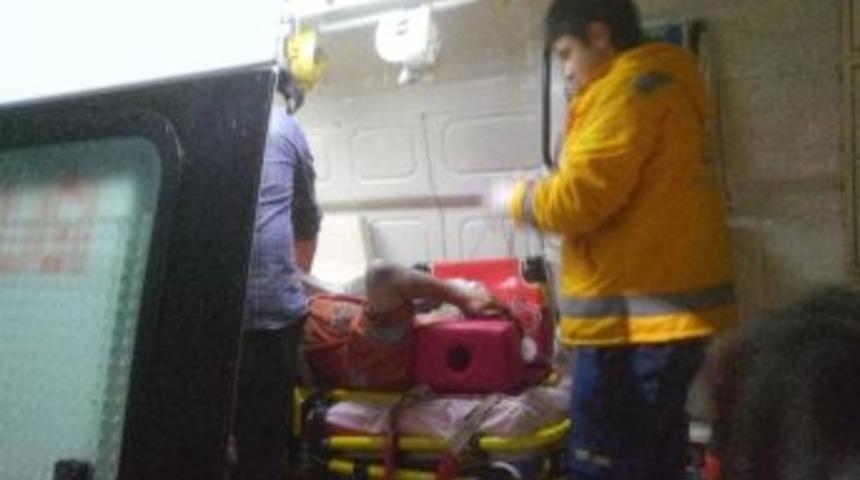 Kamyonla Duvar Arasına Sıkışan İş&ccedil;i Yaralandı