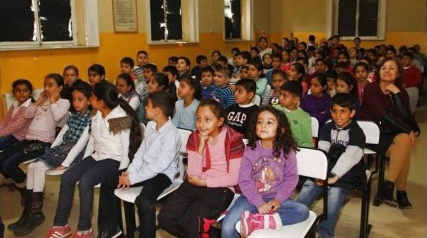 &Ccedil;ocuklar &lsquo;anne&rsquo; Tiyatrosuyla Buluştu