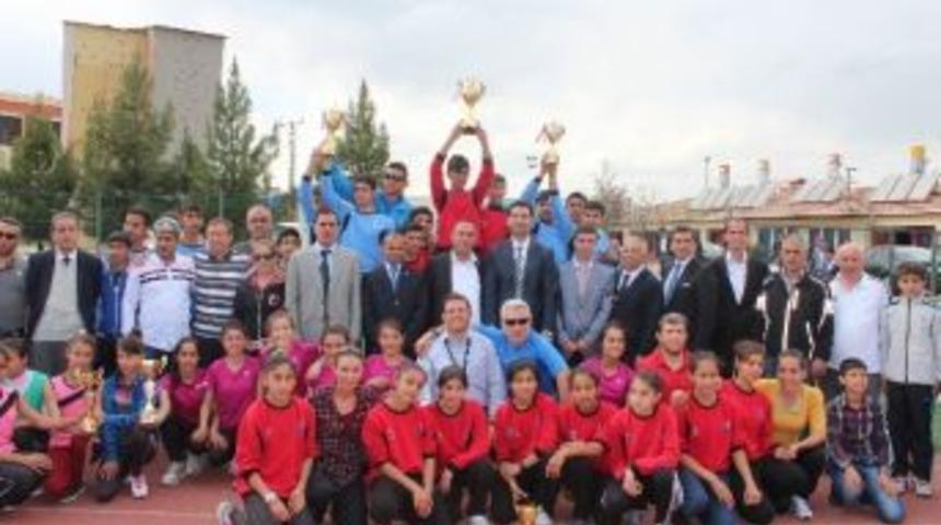 Anadolu Yıldızları Atletizmde Yarıştı