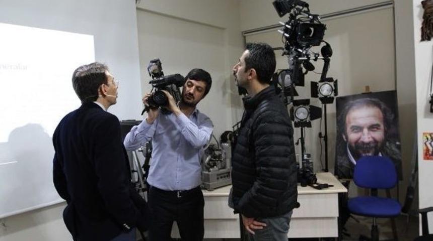 &ldquo;fotoğraf Aşkına Projesi&rdquo; Film Senaryo Kursu A&ccedil;ılışı Yapıldı