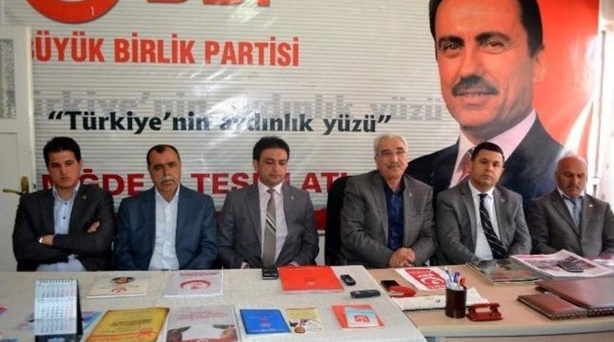 B&uuml;y&uuml;k Birlik Partisi Genel Sekreteri &Uuml;zeyir Tun&ccedil;;