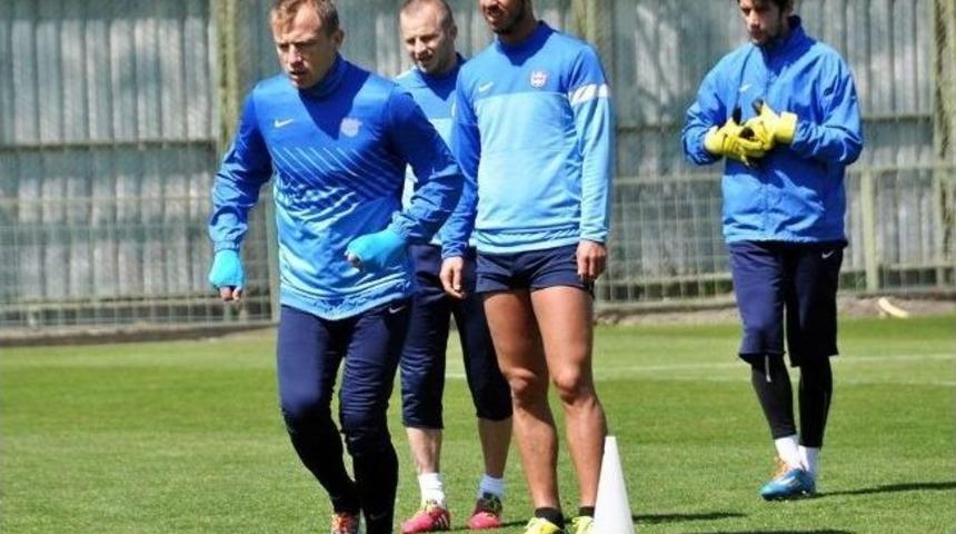 Gaziantepspor, Sivasspor Ma&ccedil;ı Hazırlıklarını S&uuml;rd&uuml;r&uuml;yor