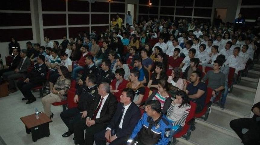 Polisten Kask Uyarısı