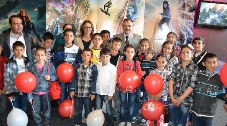 Talas Yazyurdu K&ouml;y&uuml; &Ouml;ğrencileri İlk Kez Sinema İzlemenin Keyfini &Ccedil;ıkardı