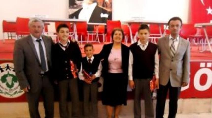 Tırazlar H&uuml;seyin G&uuml;m&uuml;şl&uuml; Ortaokulu Bilgi Yarışmasında Sarıg&ouml;l Birincisi Oldu
