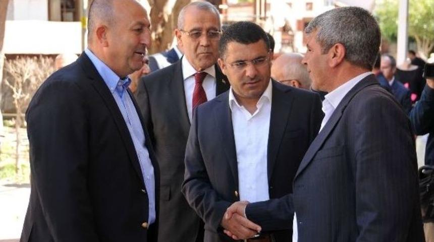 Bakan &Ccedil;avuşoğlu Esnafı Ziyaret Etti