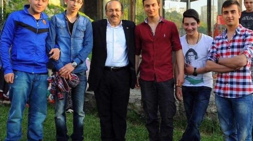 Ak Parti Trabzon B&uuml;y&uuml;kşehir Belediye Başkan Adayı G&uuml;mr&uuml;k&ccedil;&uuml;oğlu Se&ccedil;im Vaatlerinde &Ccedil;ıtayı Y&uuml;kseltti