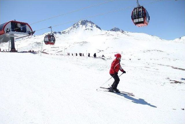 Erciyes'e Avrupalı Kayakçılardan Ödül