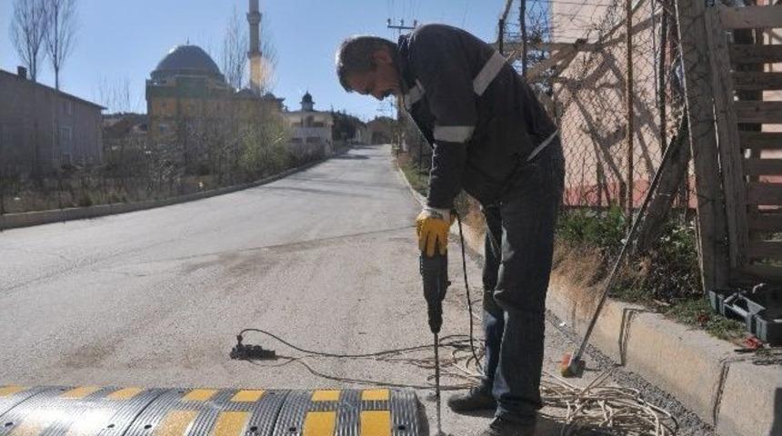 Boz&uuml;y&uuml;k&rsquo;te Plastik Hız Kesici Uygulaması Başladı