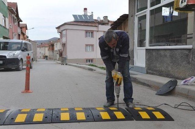 Bozüyük’te Plastik Hız Kesici Uygulaması Başladı