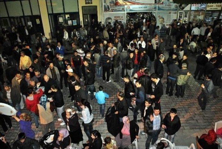 Demre’de Partiler Gövde Gösterisi Yaptı G1