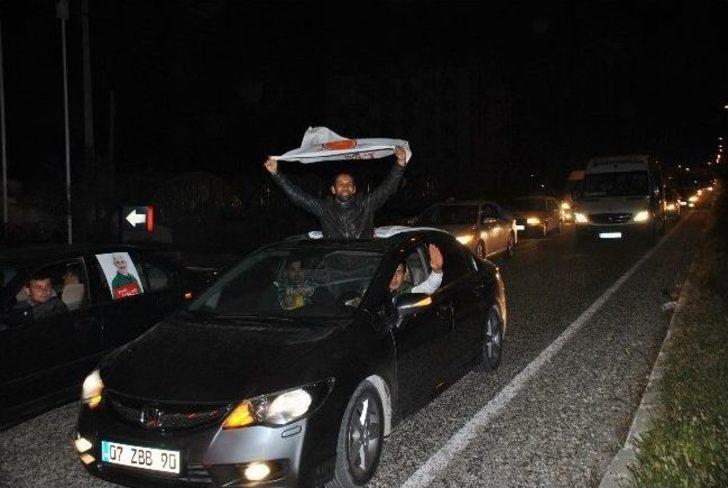 Demre’de Partiler Gövde Gösterisi Yaptı G3