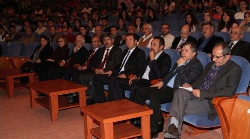 Pa&uuml;&rsquo;de "t&uuml;rkiye&rsquo;nin Medeniyet Meselesi" Konulu Konferans D&uuml;zenlendi