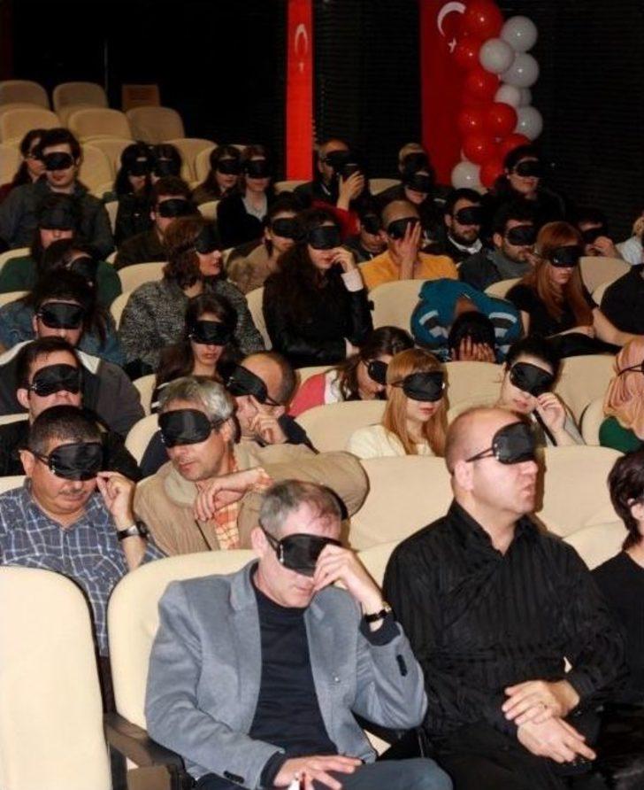 Gözleri Kapalı Tiyatro Oyunu Dinlediler G3