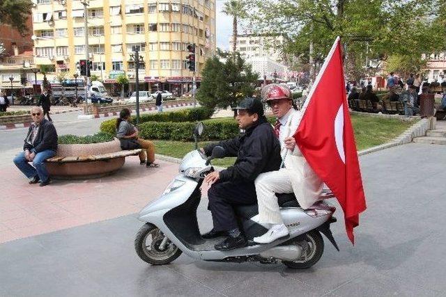 Bağımsız Aday Motosiklet Üzerinde Seçim Çalışmalarını Sürdürüyor