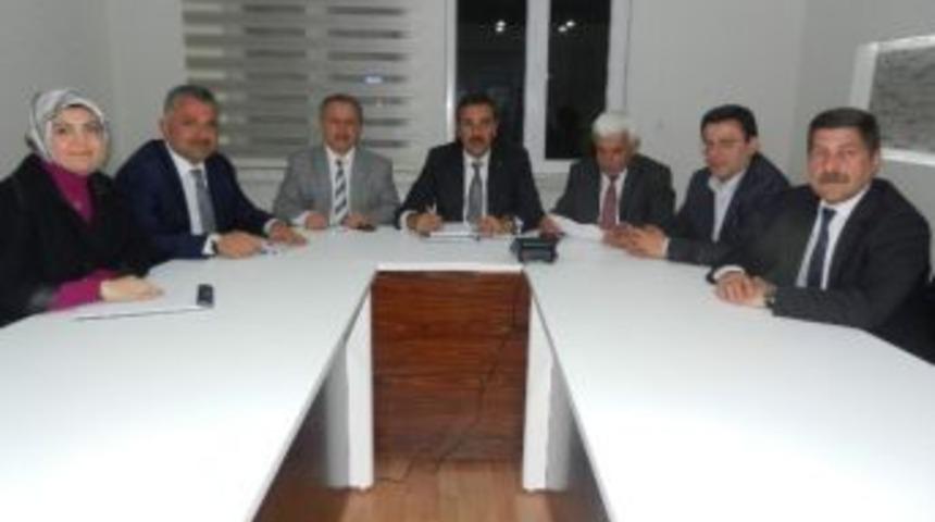 Ak Parti Y&ouml;netimi, Sandıklar İ&ccedil;in Toplandı